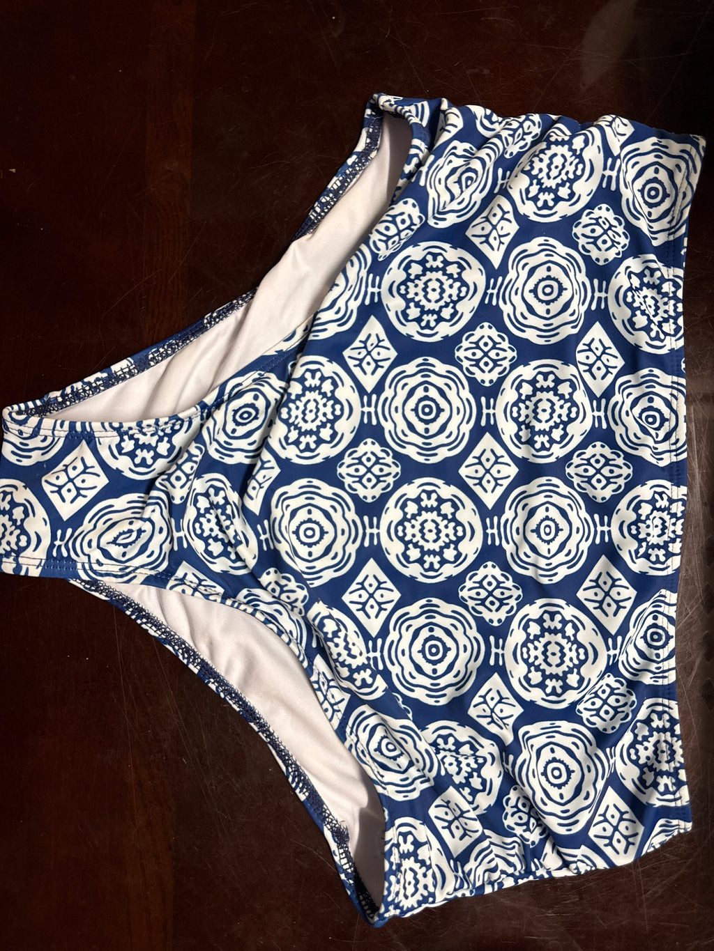 Size M bottoms