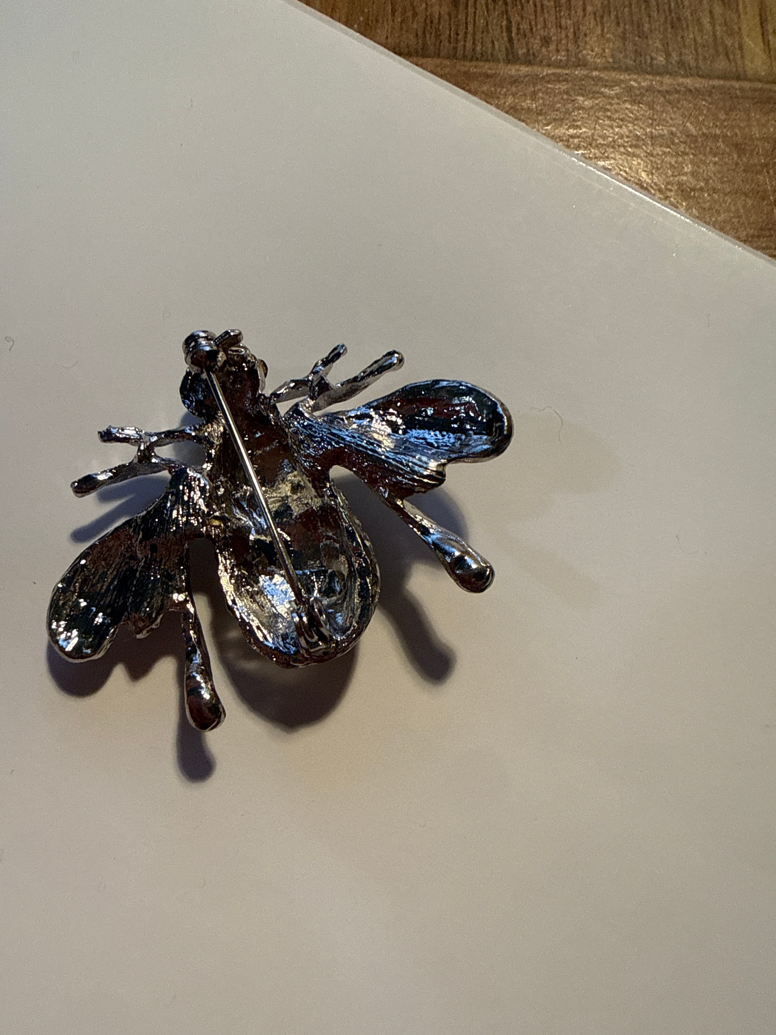 Bee pin