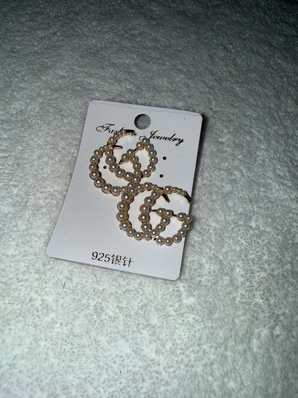 GG pearl stud earrings