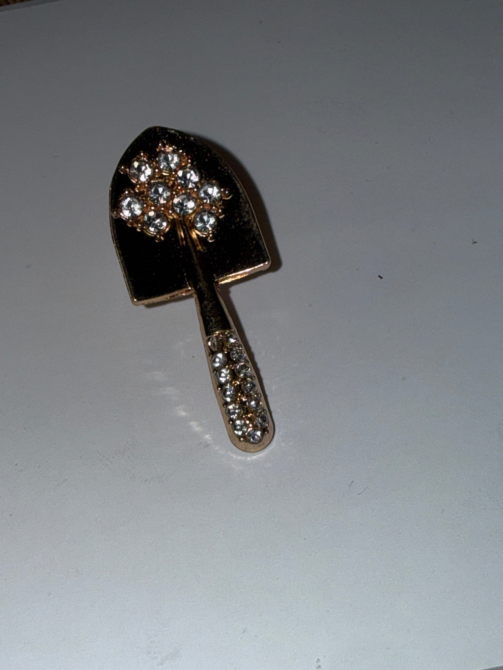 Shovel with jewels ￼