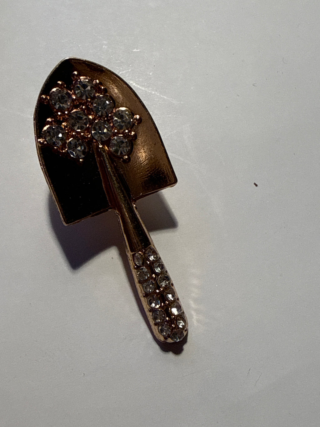 Shovel with jewels ￼