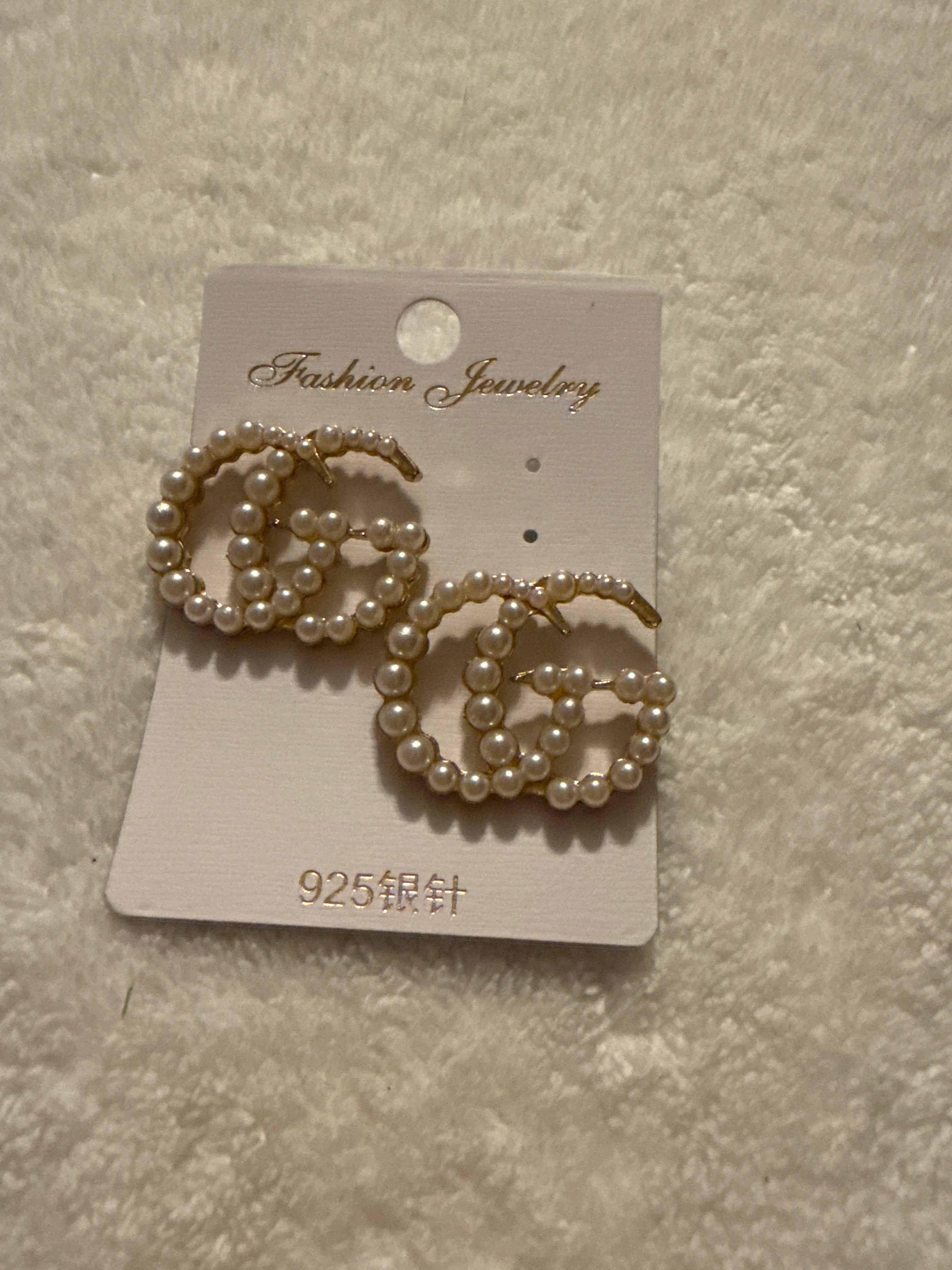 GG pearl stud earrings