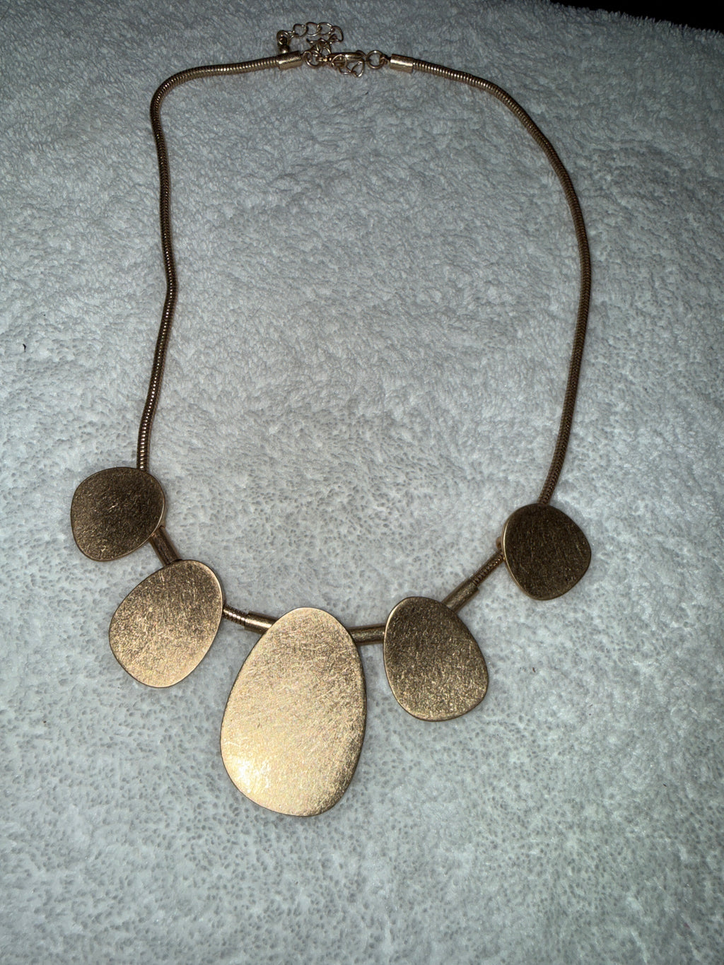 Metal coin and pendant necklace ￼